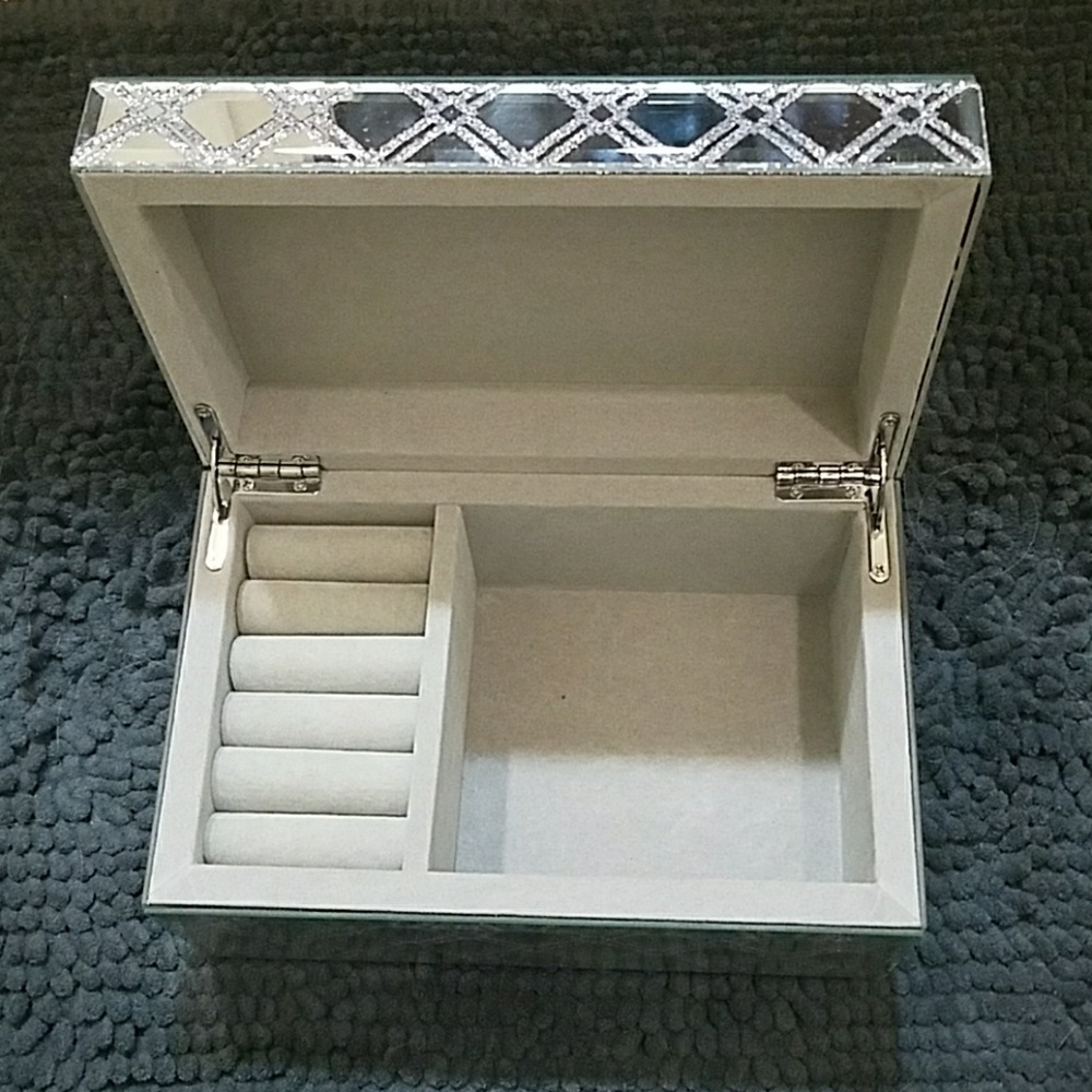 Mirrored jewelry box